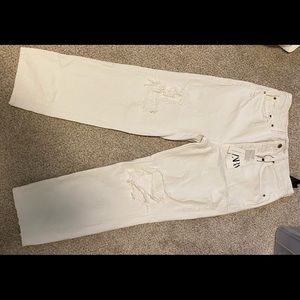White Zara boyfriend jeans
